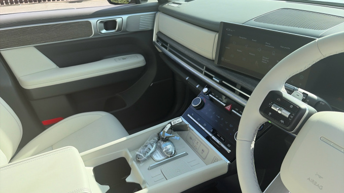 Hyundai SANTA FE 1.6 TGDi Plug-in Hybrid Ultimate 5dr 4WD Auto Estate - Image 14